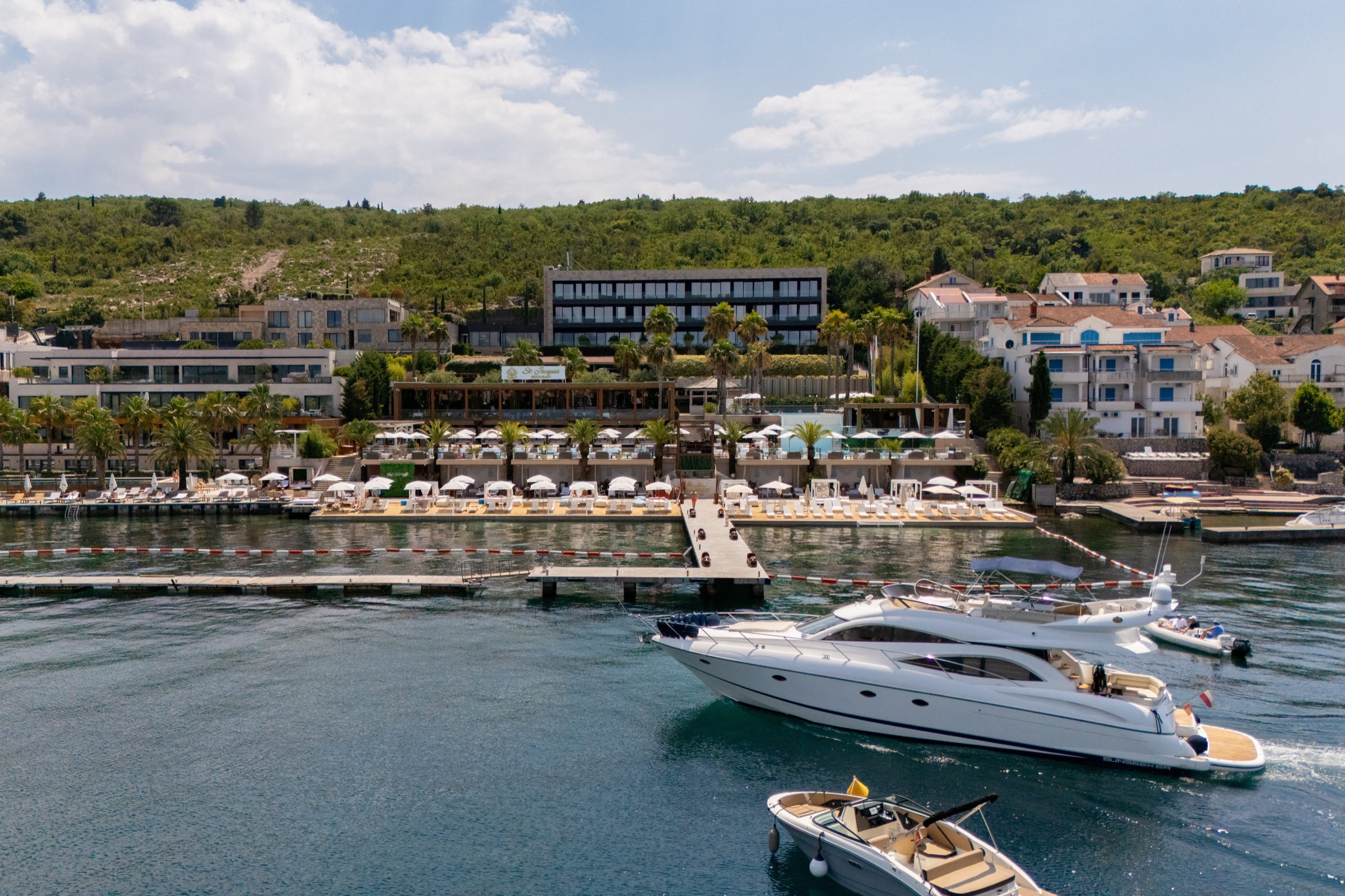 M/Y Tara (Sunseeker) vor der Küste Montenegros
